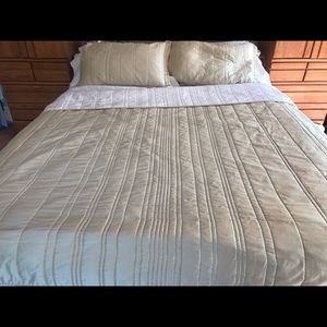 Luxury Queen coverlet with two king shams